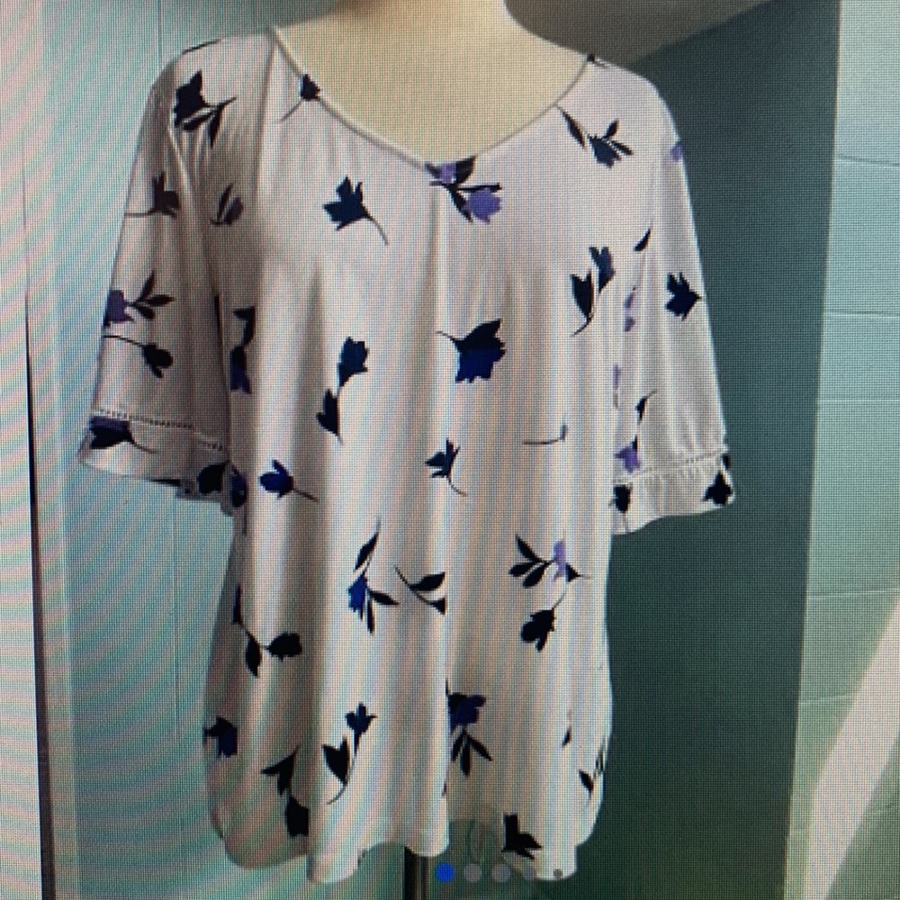 Liz Claiborne Short Sleeve V Neck Floral Patterned Career Top.  Size Lar…